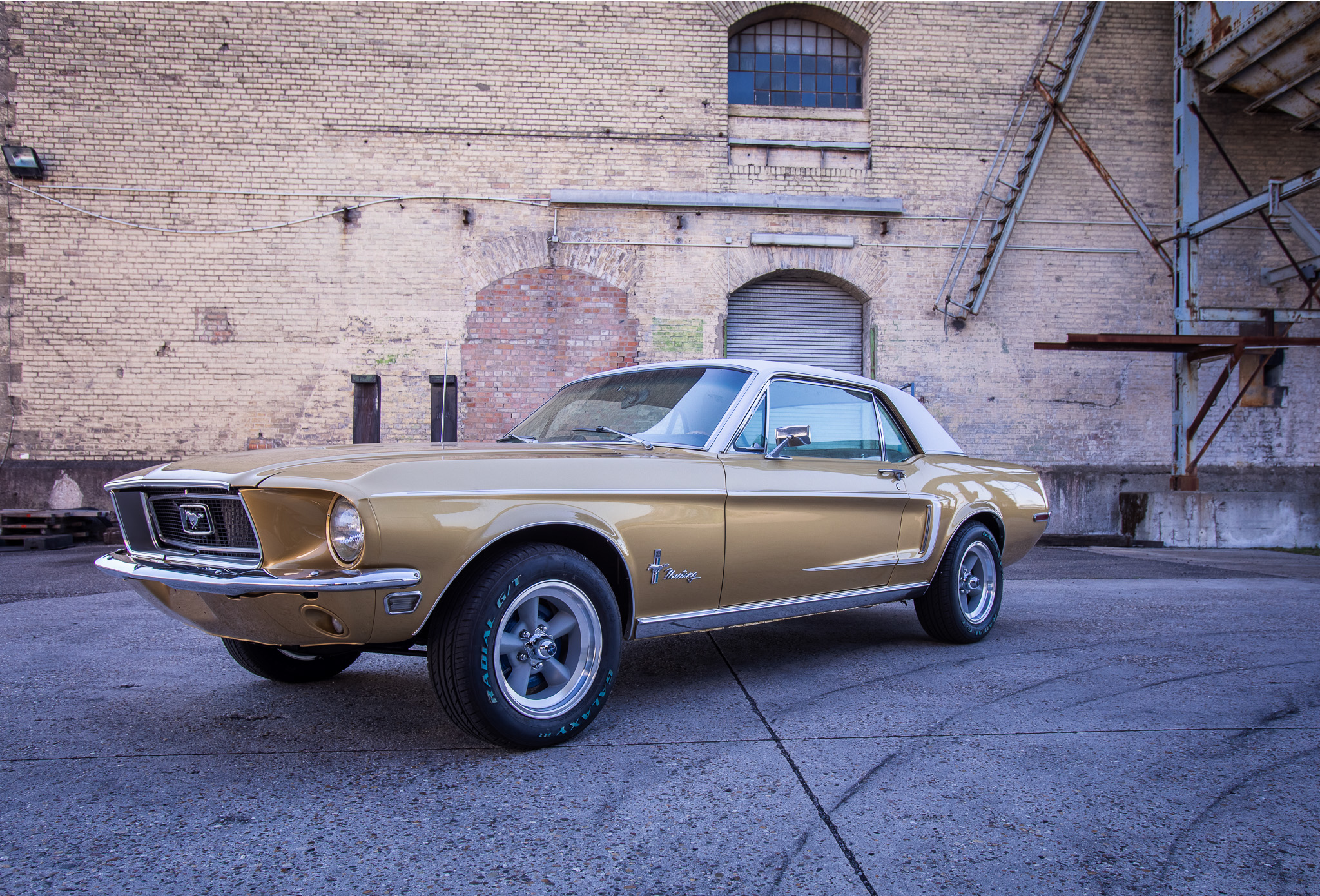 Oldtimer Ford Mustang Fotografie Karlsruhe – Industriekulisse